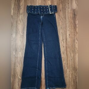 Edikted 2000s Jeans With Large Belt